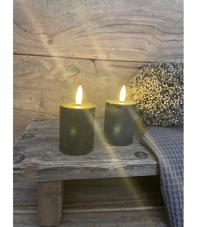 # Set van 2 ledkaarsen zwart - 5 x 6,5 cm - excl. 2AAA batterijen
