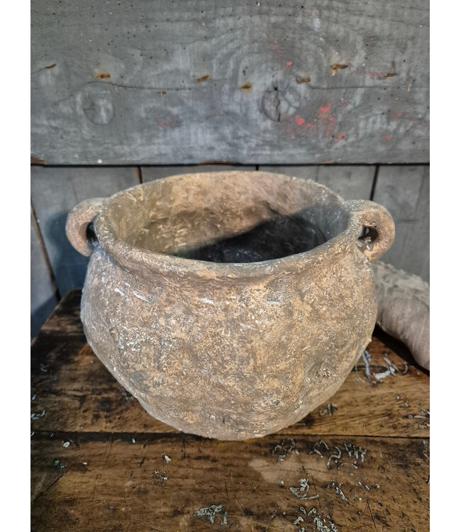 Pot met oren aardewerk Emmy S- ca. 24 x 22 x 17 cm
