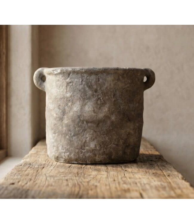 # Vensterbankpot met oren Henk M Grey - ca. 37 x 15 x 23 cm