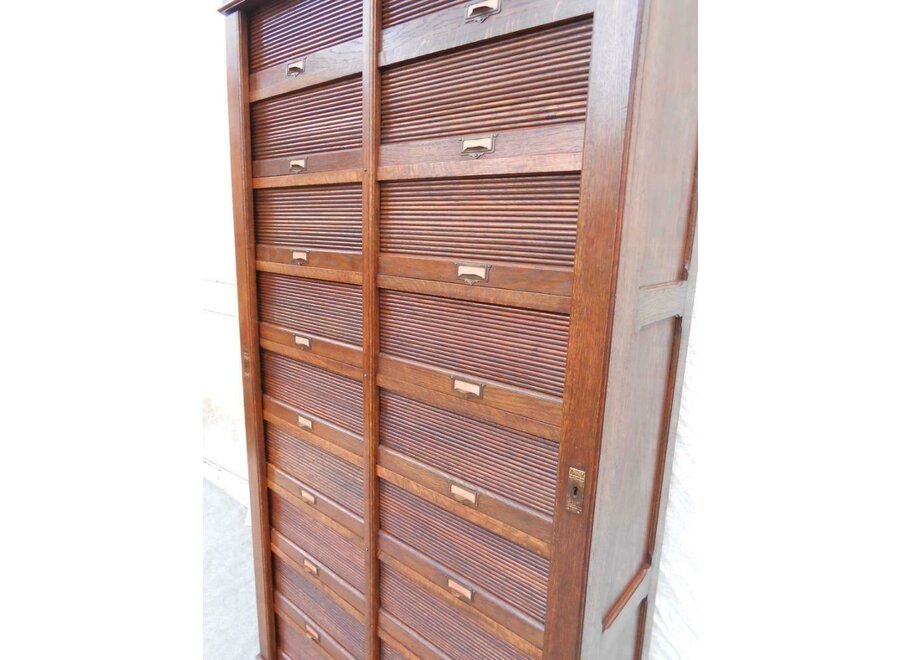 Oak roller shutter cupboard - Ca 1900