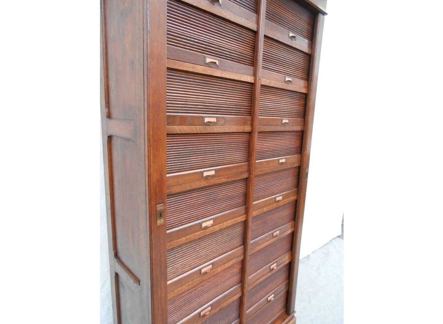 Oak roller shutter cupboard - Ca 1900