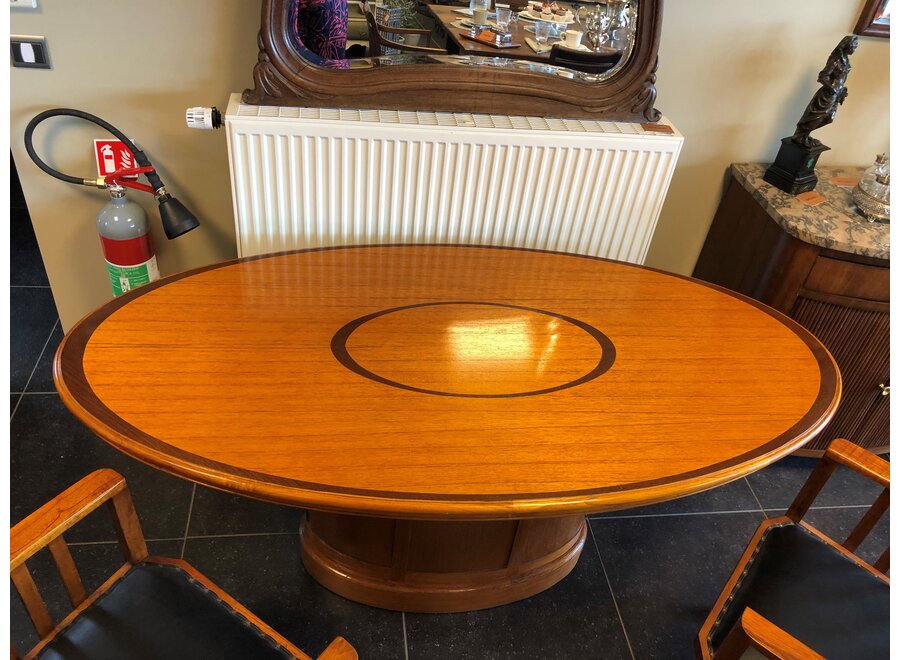 Oval dining table for 4 in white cedar (executed in warm cherry cherry color)