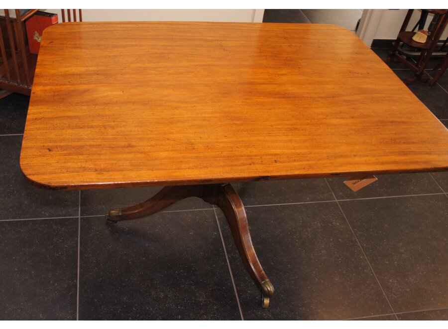 George III mahonie ontbijttafel met opklapbare tafelblad
