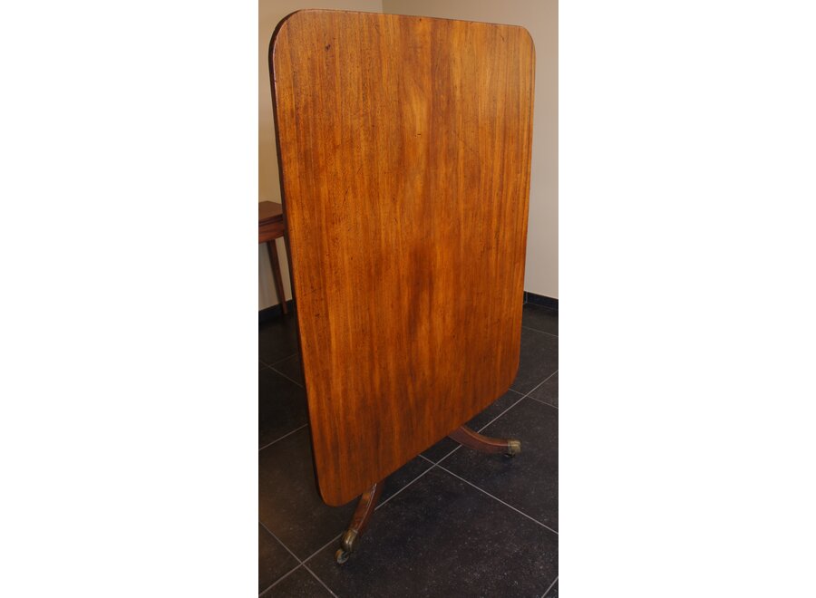 Rechthoekige tafel met mooi afgeronde hoeken - UK - Ca 1830