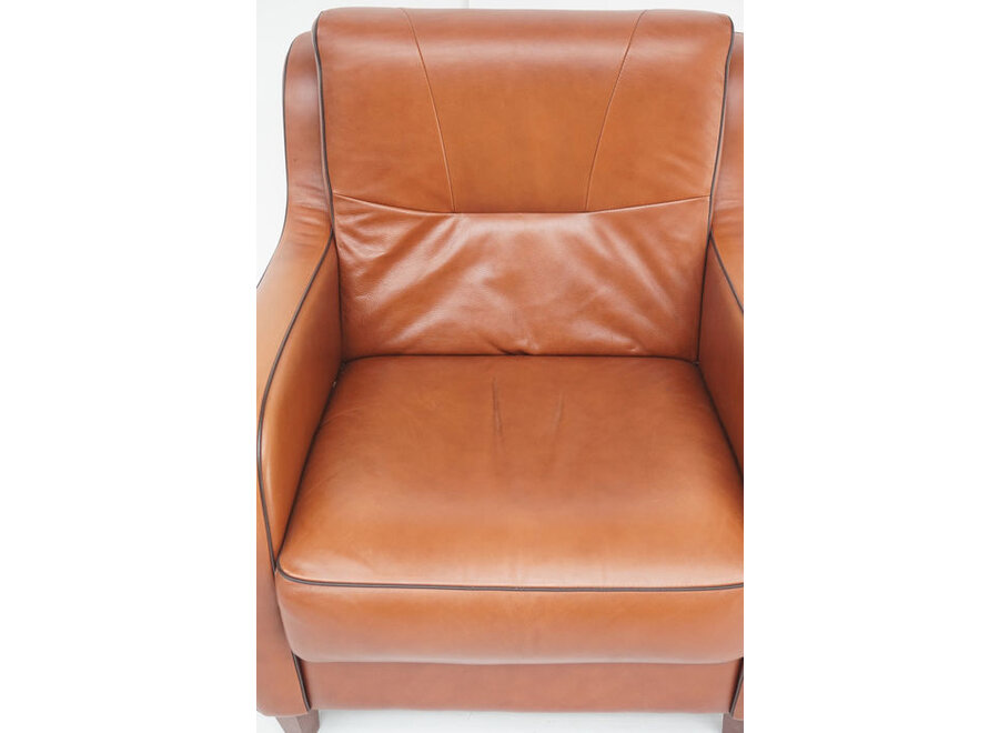 Engelse clubzetel - cognac-kleurig leder met zwart lederen bies