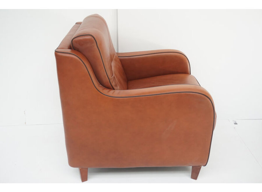 Engelse clubzetel - cognac-kleurig leder met zwart lederen bies