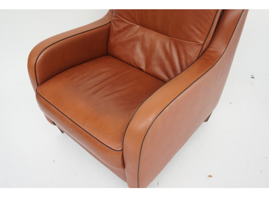 Engelse clubzetel - cognac-kleurig leder met zwart lederen bies