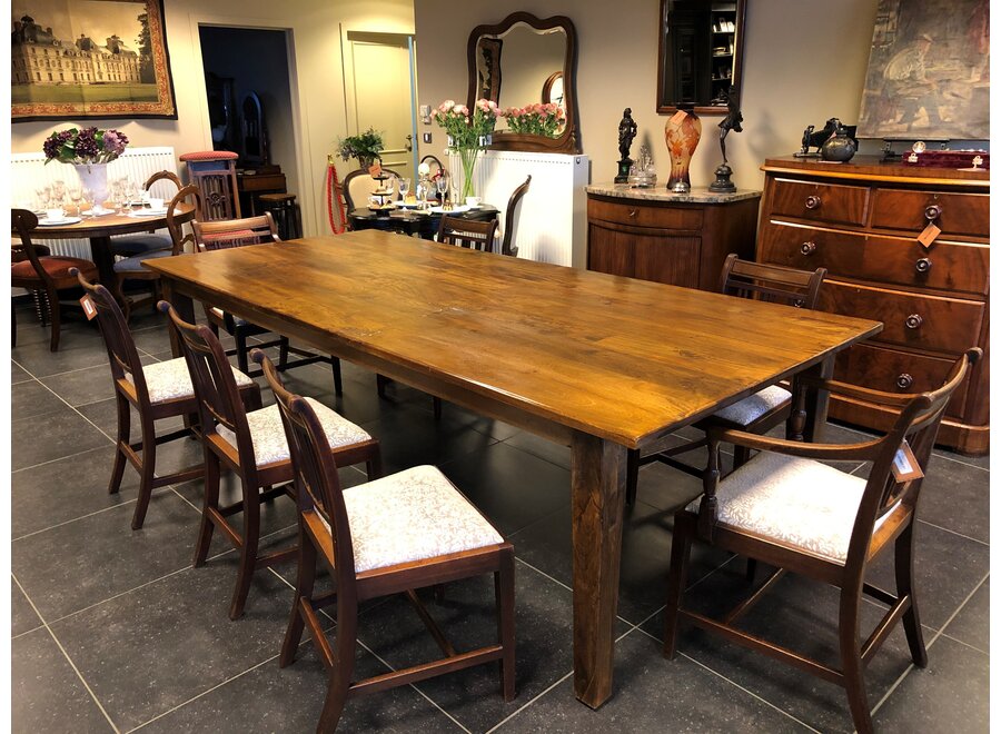 Simple straight table