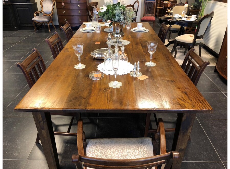 Simple straight table