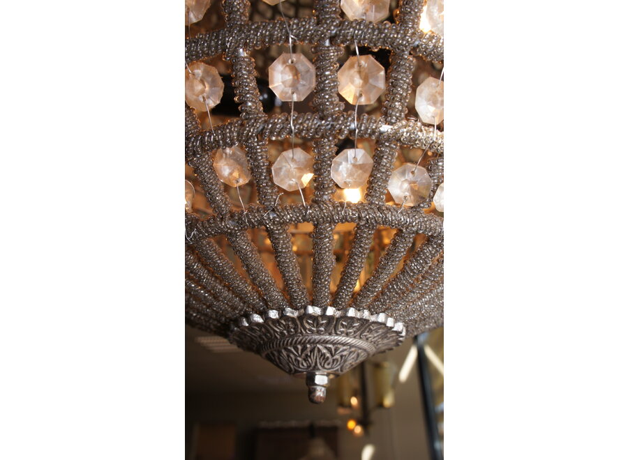French chandelier is equipped with 3 lamps of 20 Watt.