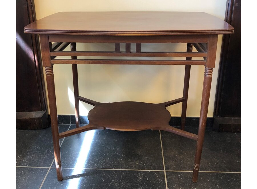 Jugendstil - tafel en 4 stoelen