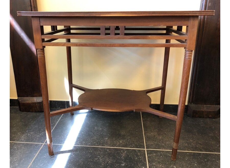 Jugendstil - tafel en 4 stoelen