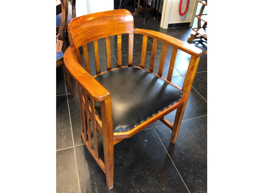 Office chair in white cedar (executed in warm cherry color) with black leather