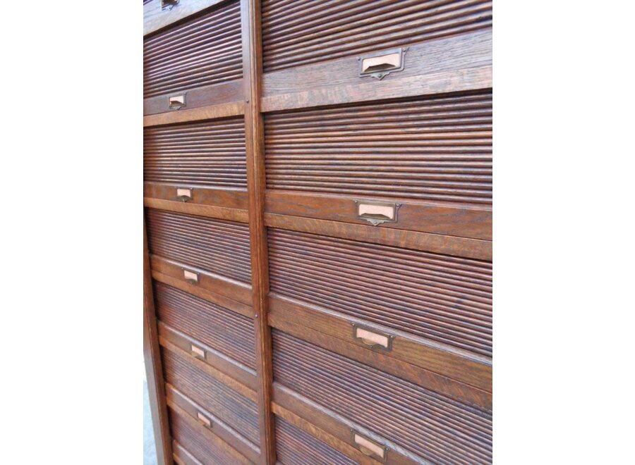 Oak roller shutter cupboard - Ca 1900