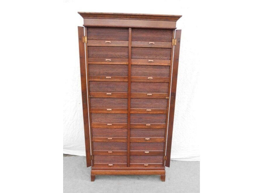 Oak roller shutter cupboard - Ca 1900