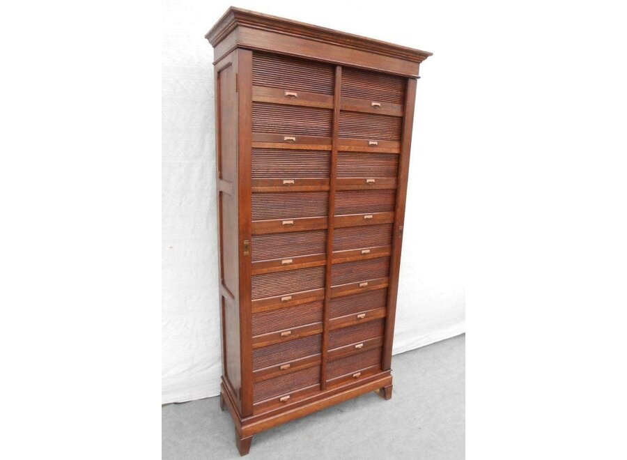 Oak roller shutter cupboard - Ca 1900