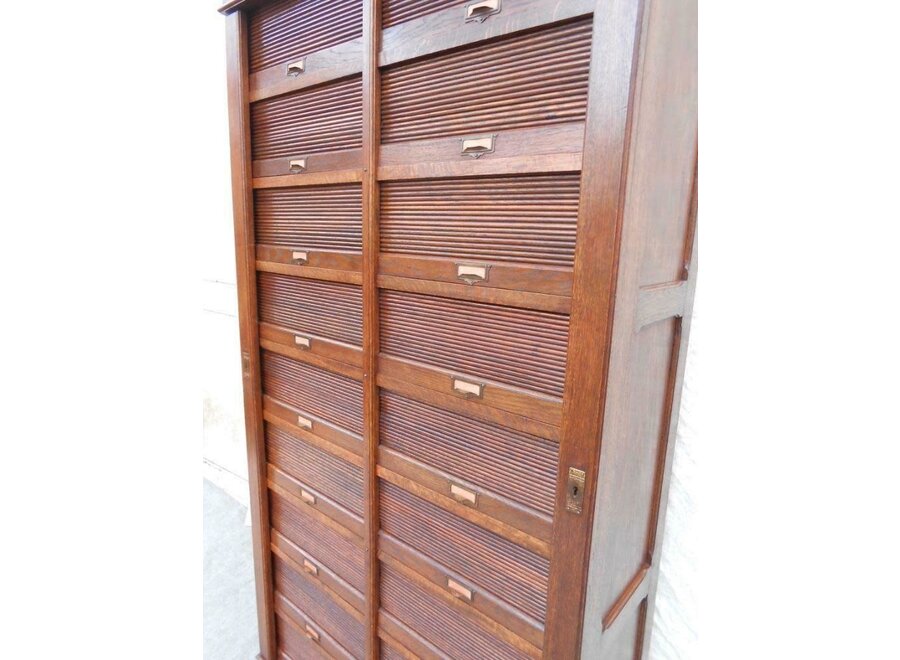 Oak roller shutter cupboard - Ca 1900