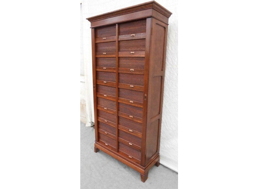 Oak roller shutter cupboard - Ca 1900