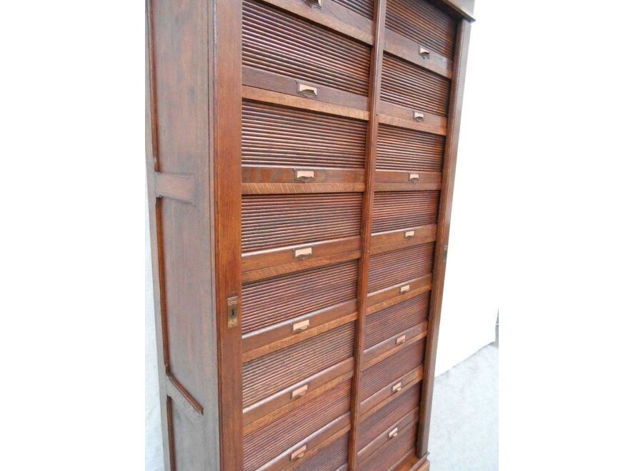 Oak roller shutter cupboard - Ca 1900