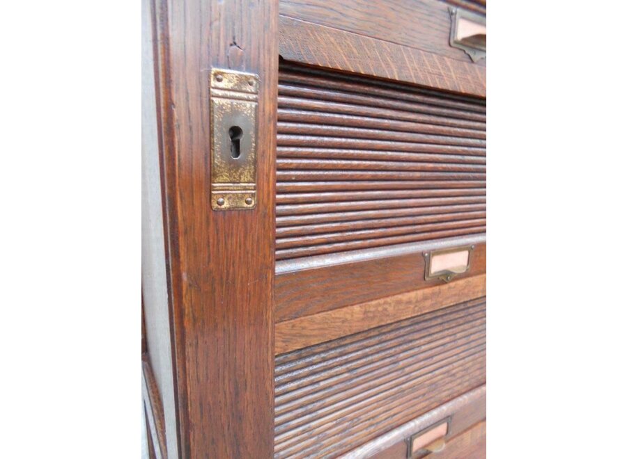 Oak roller shutter cupboard - Ca 1900