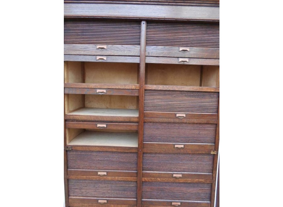Oak roller shutter cupboard - Ca 1900