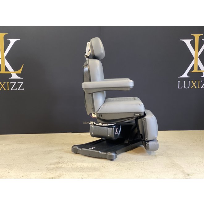 Okura SR3 treatment chair