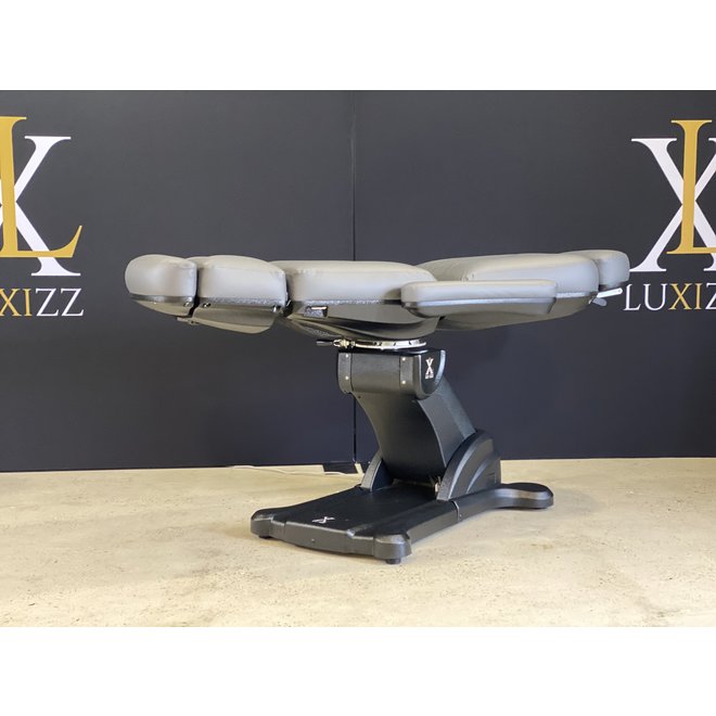 Okura SR3 treatment chair