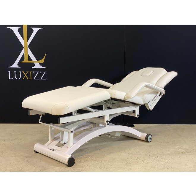 Hilow Pro Deluxe treatment table with heating White