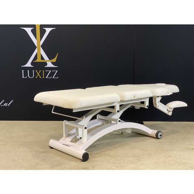 Hilow Pro Deluxe treatment table with heating White