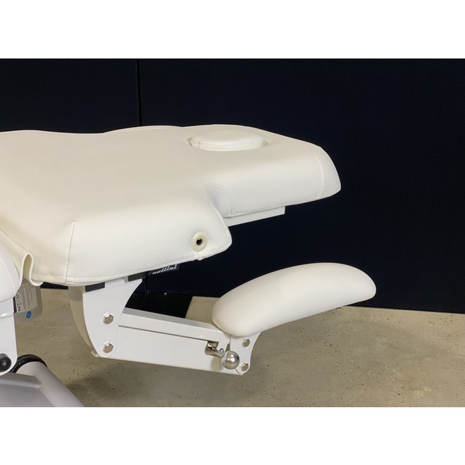 Hilow Pro Deluxe treatment table with heating White