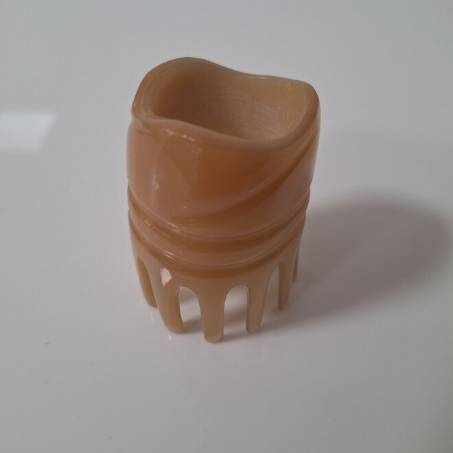 Kopfhautmassage mit natürlichem Hornkamm