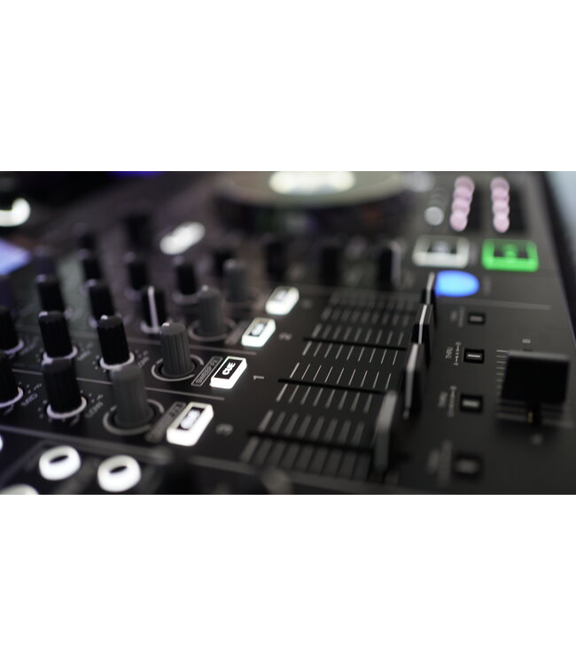 Denon DJ SC live 4 dj controller