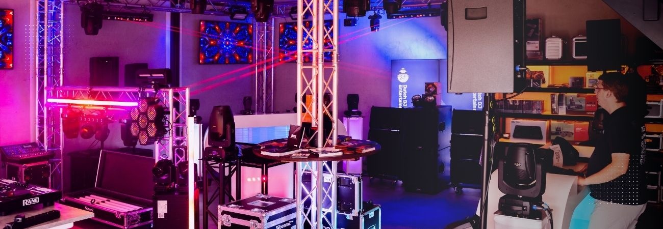 Bezoek Showroom Dutch DJ Equipment Begeef je in de wereld voor de DJ. Het DJ walhalla en muziekwinkel van Nederland!
