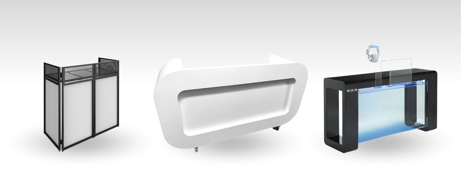 Hoe kies je de beste DJ Booth? Overzicht van de Vonyx DB4 Booth, DDEQ Column DJ Booth en de ZOMO DJ Booth.