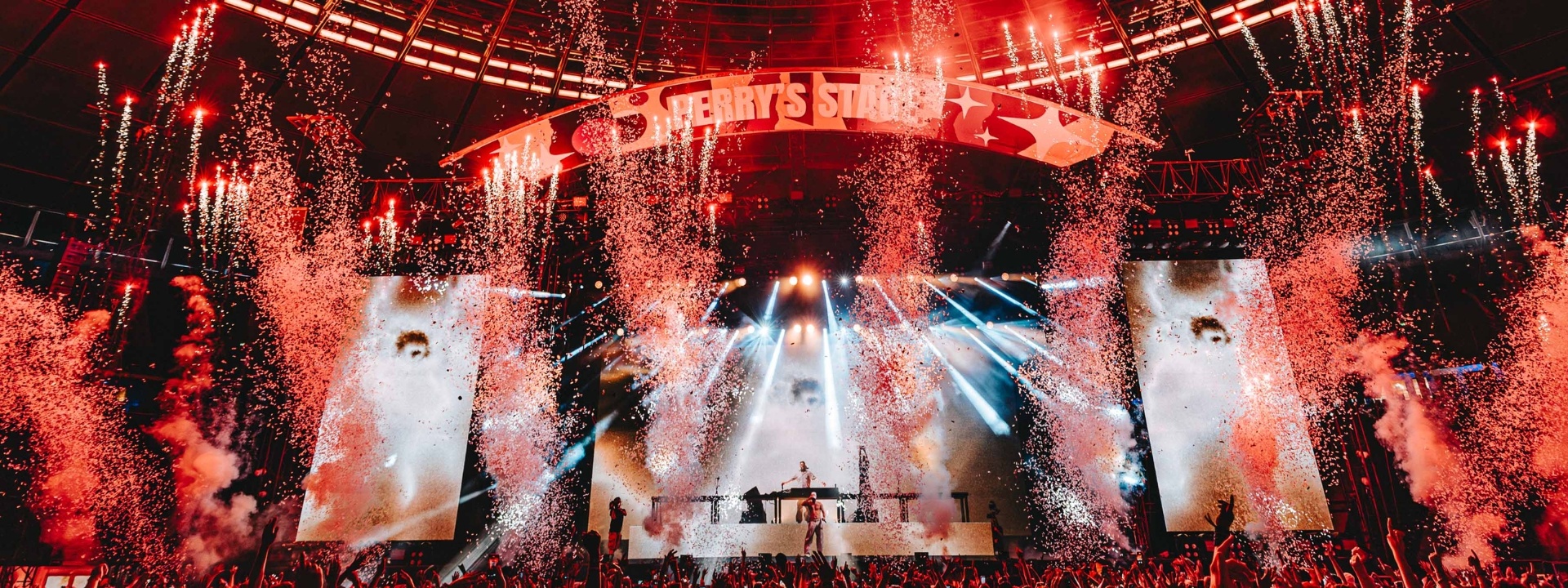 MAGIC FX Sparkulars in actie op Perry's Stage tijdens Lollapalooza festival.