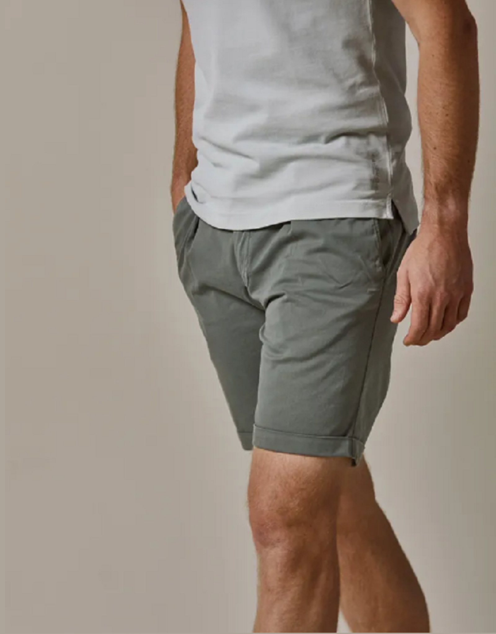 PROFUOMO Profuomo short mid green