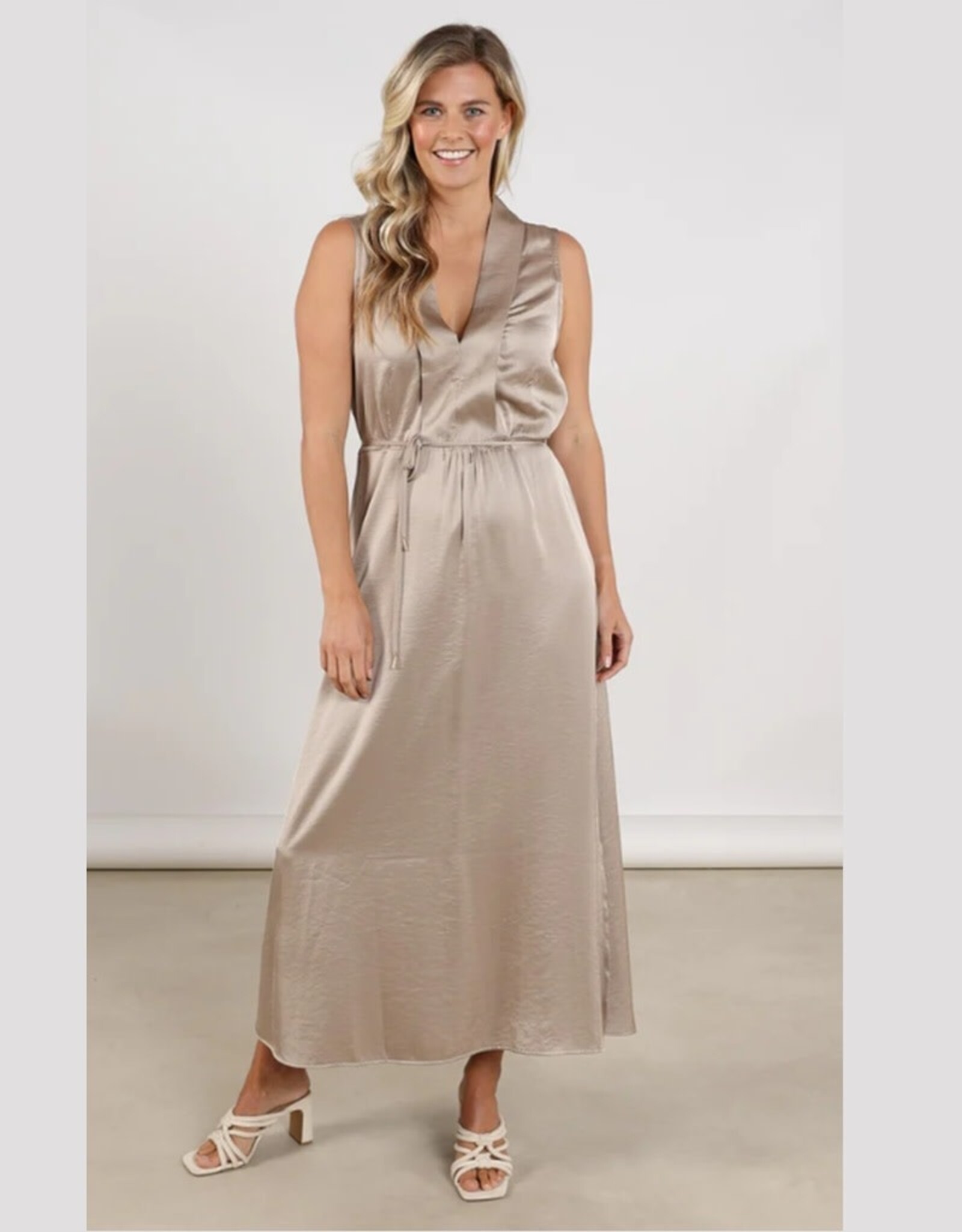 NUKUS NUKUS jurk Violet Dress Silky