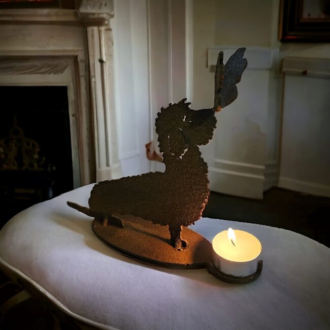 Dream-Garden Waxine houder Pukkie de ruwharige Teckel met vlinder