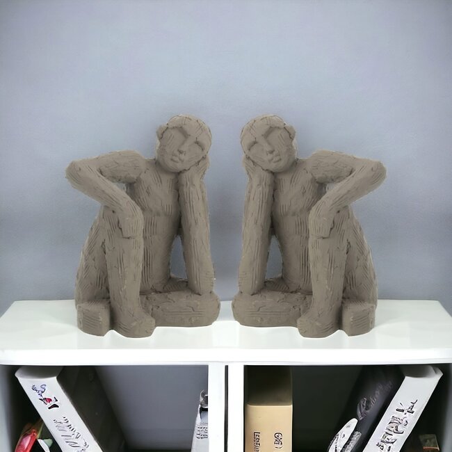 J-Line Boekensteun set van 2 zittende denkers grijs klein