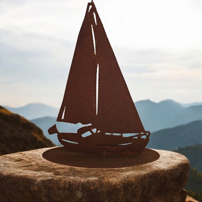 Dream-Garden Zeilboot met vlag roest bruin  28x20cm