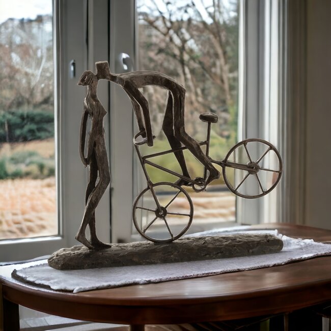 J-Line Beeld koppel kussend op fiets 36x30x9cm