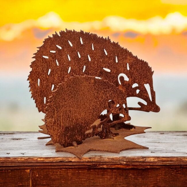 Dream-Garden Tuinbeeld moeder egel met kind op eikenblad