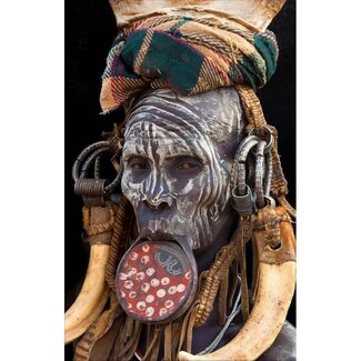 MONDiART Gobelin geweven wandtapijt 120/180 Mursi vrouw Ethiopië WH1913 uitgerekt op een draagbalk
