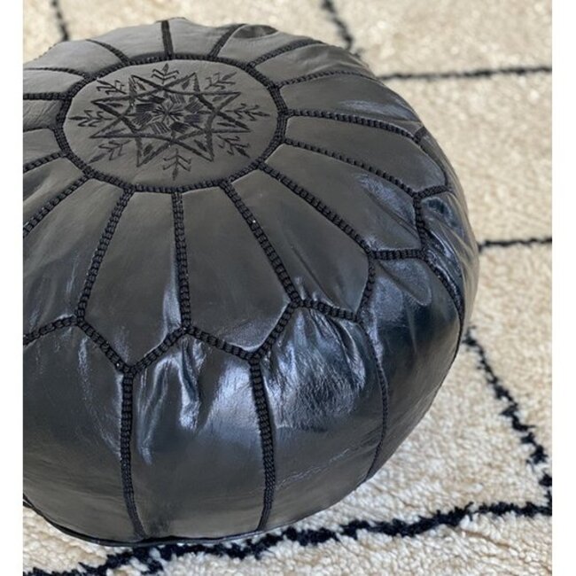 Poufs & Pillows Handgemaakte lederen poef - vol zwart 55x35cm