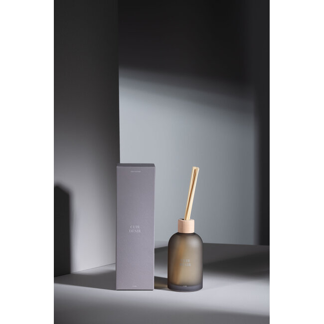 J-Line Reed Diffuser Essential Accords Leather Desire-250ml