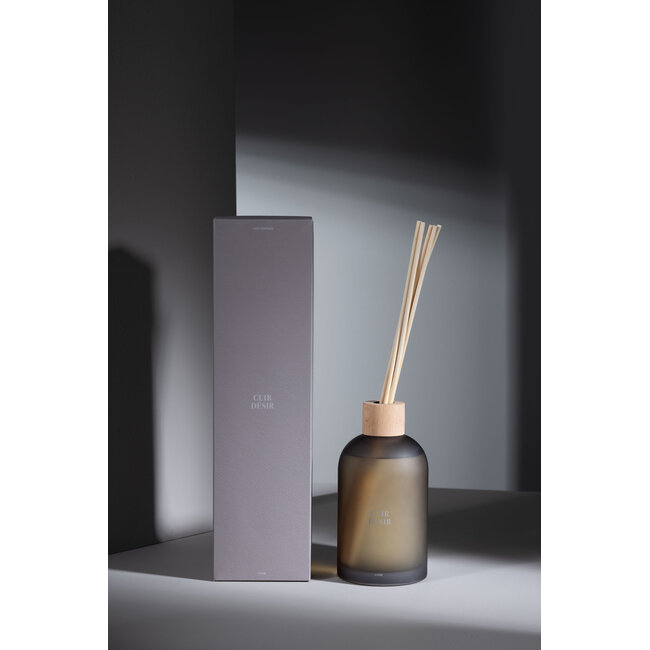 J-Line Reed Diffuser Essential Accords Leather Desire-550ml