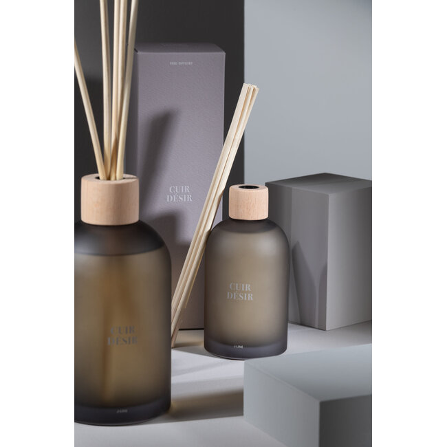 J-Line Reed Diffuser Essential Accords Leather Desire-250ml