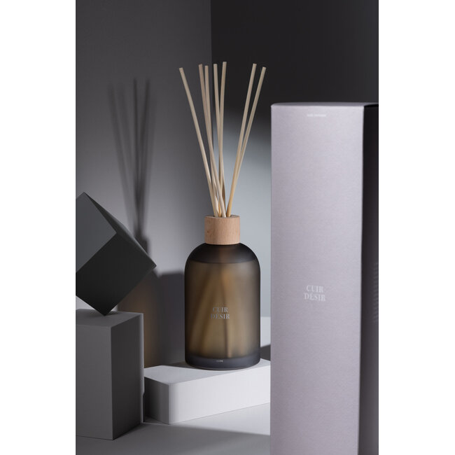 J-Line Reed Diffuser Essential Accords Leather Desire-550ml