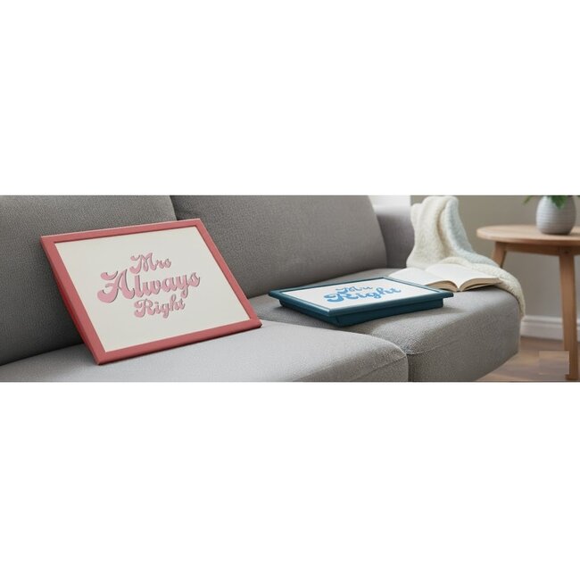 Lesser & Pavey Schootkussen Laptray – Mrs. Always Right – 44 x 34 x 6 cm