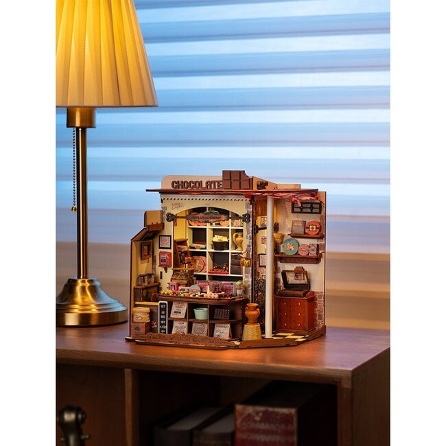 Robotime, Henry's Chocolate, DIY Miniatuurhuis, DG174, 23,5x17,5x22cm